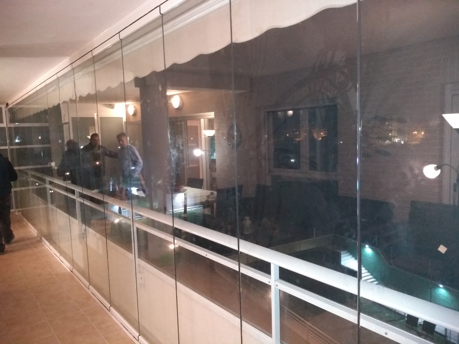 Cerramiento de cristal para restaurante en zona hostelera de Alicante