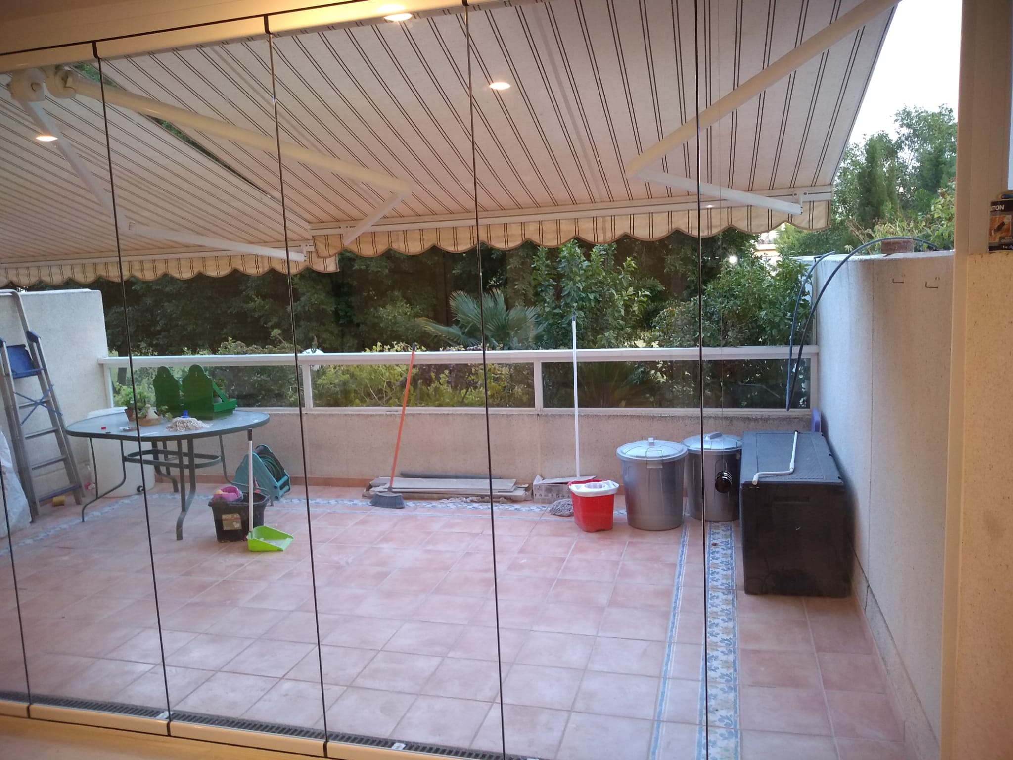 Pérgola retráctil — Restaurante · Techo móvil